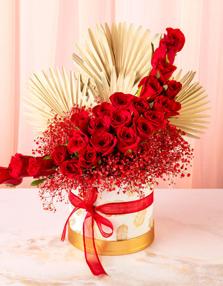 Flower delivery valentines day hi-res stock photography and images - Page 3  - Alamy